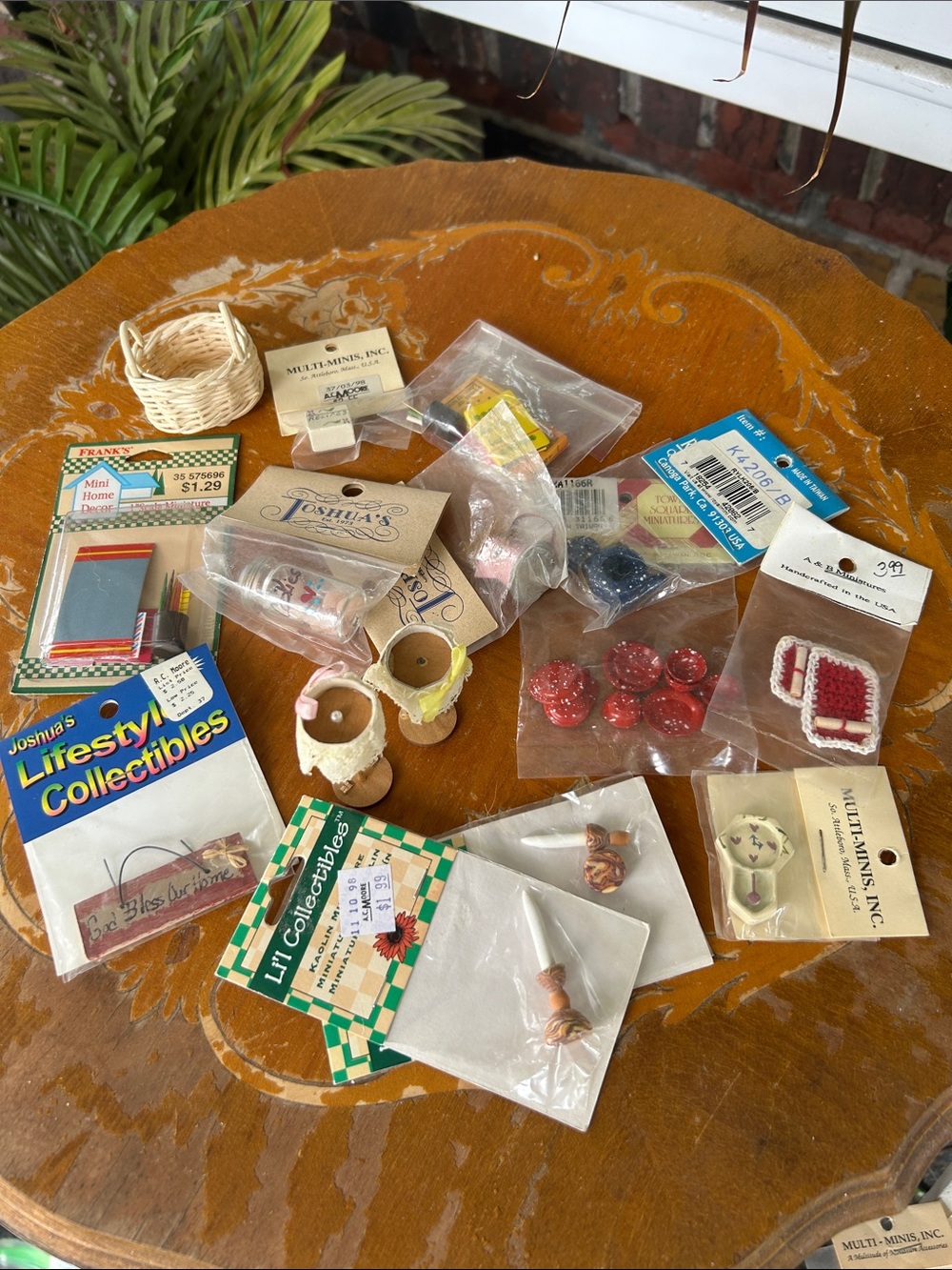 Dollhouse Miniatures Assorted Home Decor